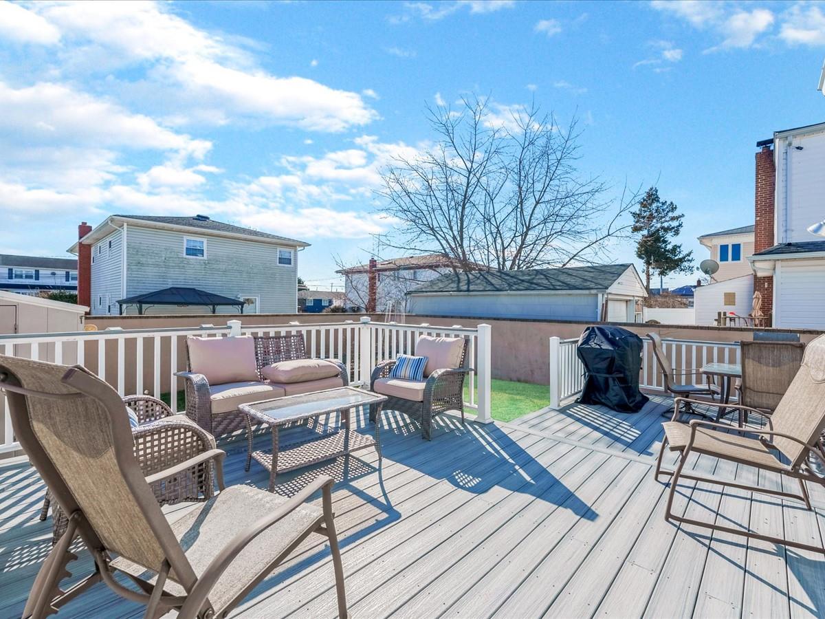 37 W Granada Avenue, Lindenhurst, New York image 22