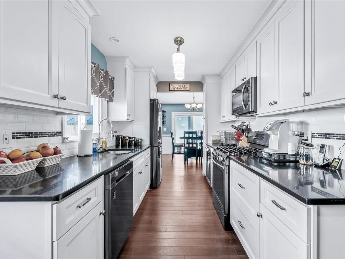 37 W Granada Avenue, Lindenhurst, New York image 7