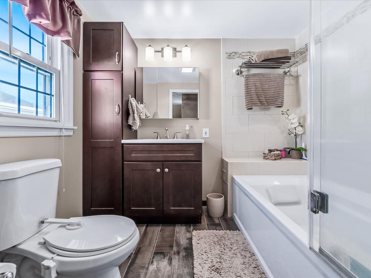 37 W Granada Avenue, Lindenhurst, New York image 20