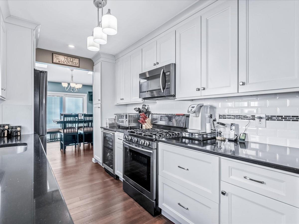 37 W Granada Avenue, Lindenhurst, New York image 9
