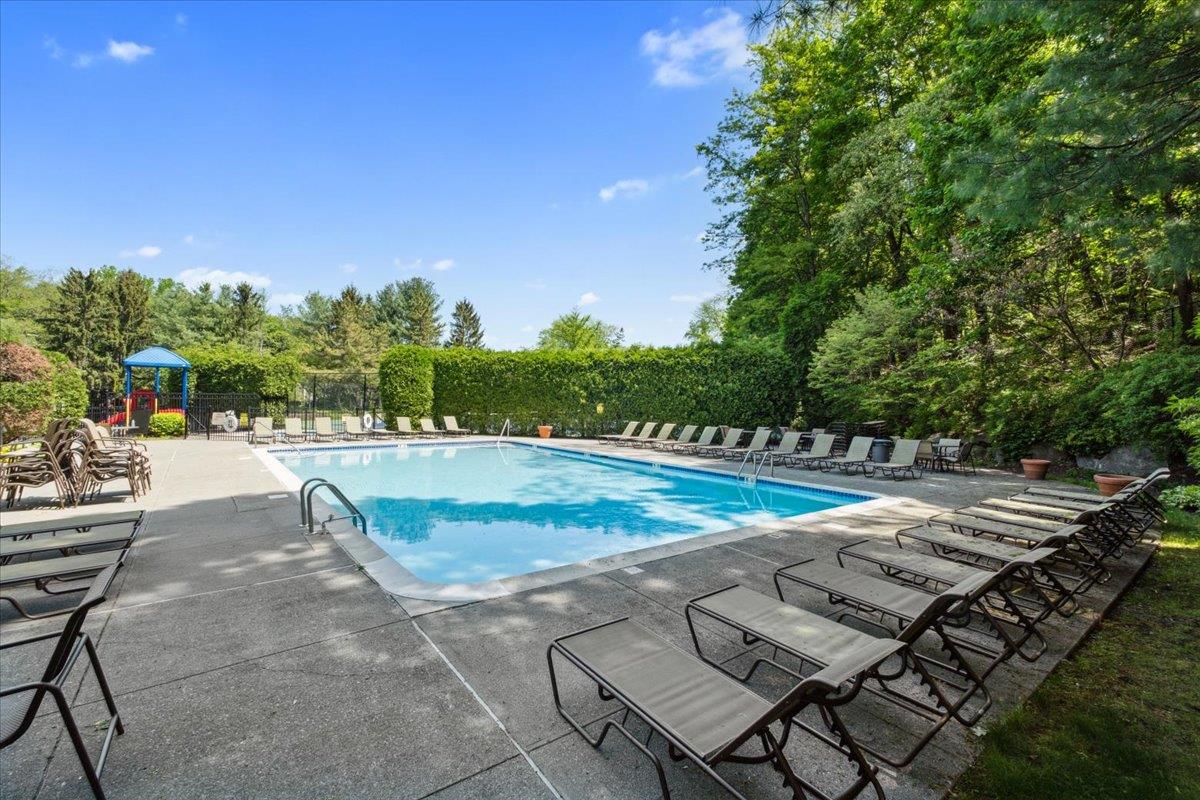 1601 Pondcrest Lane, White Plains, New York image 33