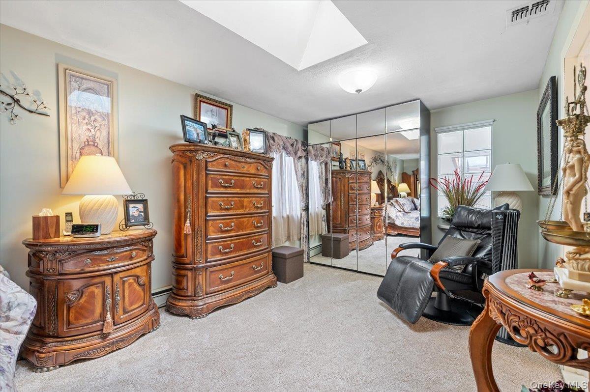 Dix Hills, New York 11746, United States, 5 Bedrooms Bedrooms, ,4 BathroomsBathrooms,Residential,Active,203073