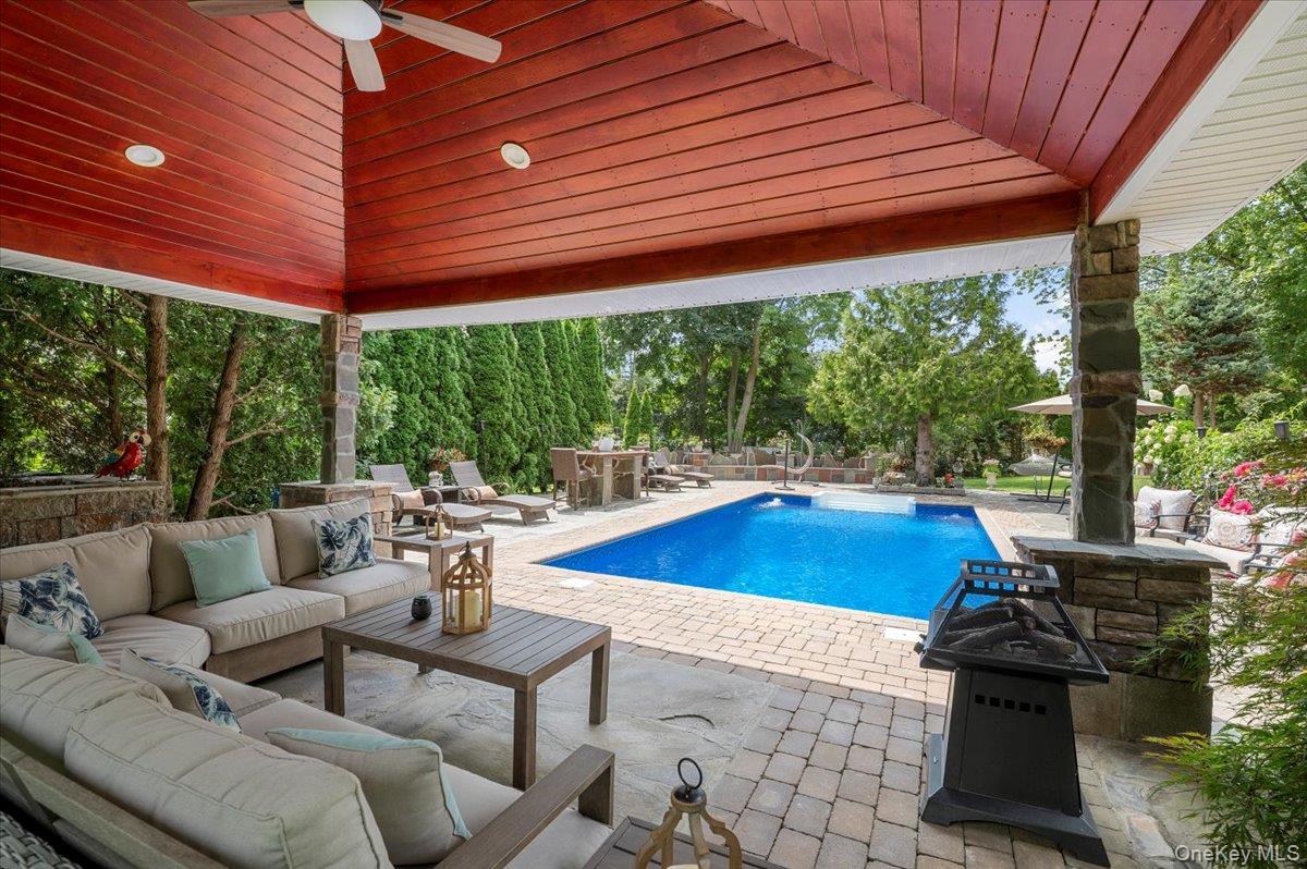 Dix Hills, New York 11746, United States, 5 Bedrooms Bedrooms, ,4 BathroomsBathrooms,Residential,Active,203073