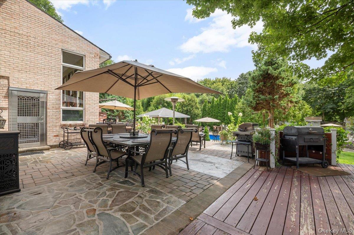 Dix Hills, New York 11746, United States, 5 Bedrooms Bedrooms, ,4 BathroomsBathrooms,Residential,Active,203073