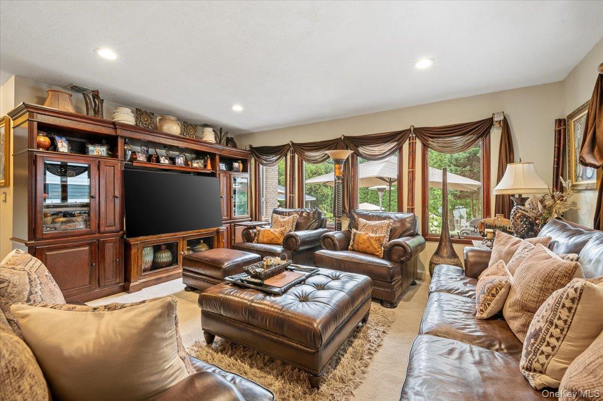 Dix Hills, New York 11746, United States, 5 Bedrooms Bedrooms, ,4 BathroomsBathrooms,Residential,Active,203073