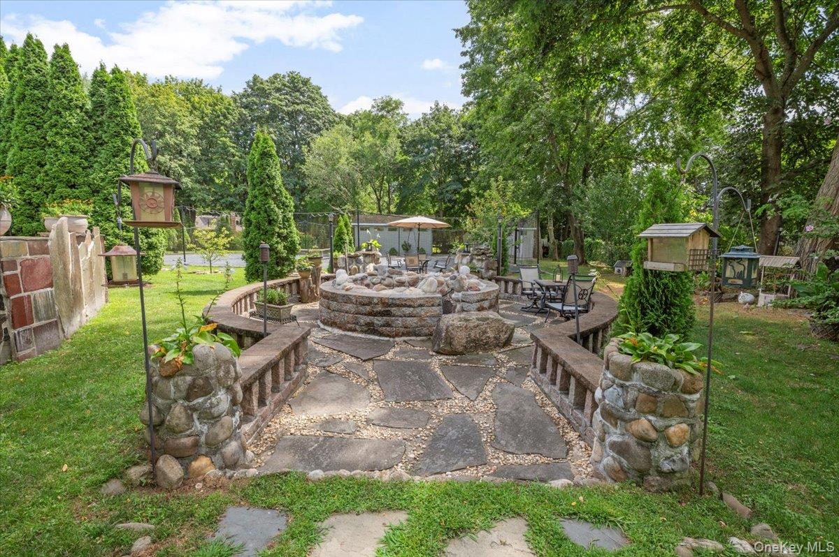 Dix Hills, New York 11746, United States, 5 Bedrooms Bedrooms, ,4 BathroomsBathrooms,Residential,Active,203073