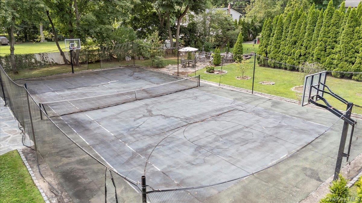 Dix Hills, New York 11746, United States, 5 Bedrooms Bedrooms, ,4 BathroomsBathrooms,Residential,Active,203073