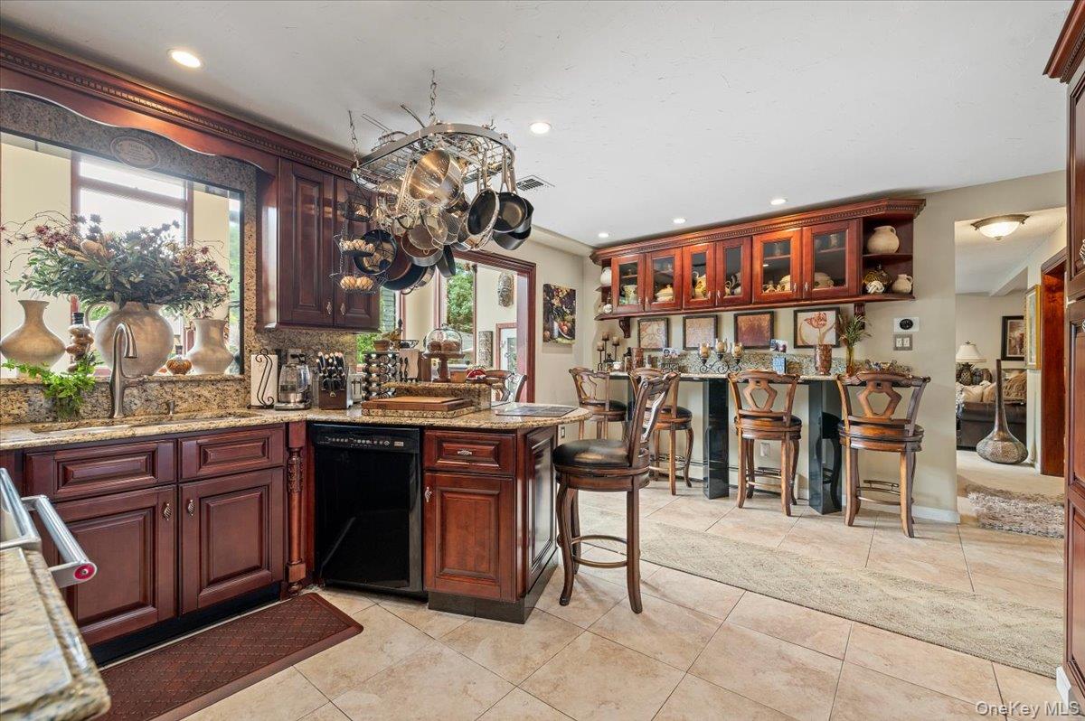 Dix Hills, New York 11746, United States, 5 Bedrooms Bedrooms, ,4 BathroomsBathrooms,Residential,Active,203073