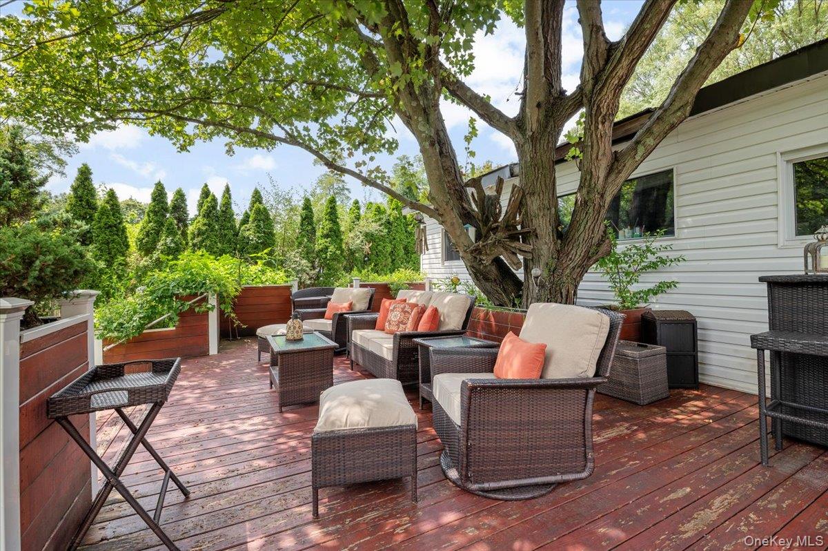 Dix Hills, New York 11746, United States, 5 Bedrooms Bedrooms, ,4 BathroomsBathrooms,Residential,Active,203073