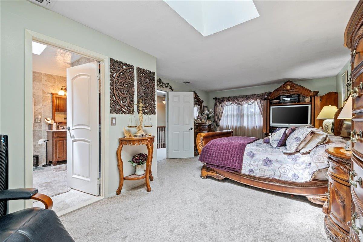 Dix Hills, New York 11746, United States, 5 Bedrooms Bedrooms, ,4 BathroomsBathrooms,Residential,Active,203073