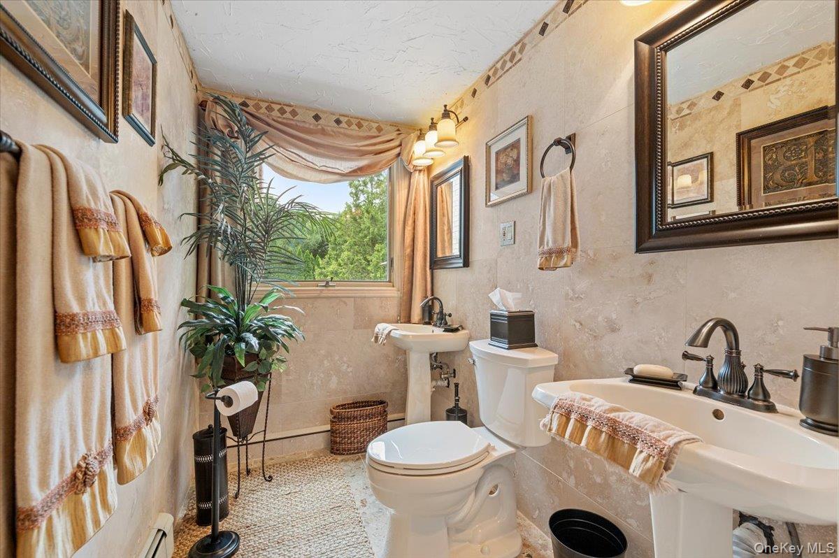 Dix Hills, New York 11746, United States, 5 Bedrooms Bedrooms, ,4 BathroomsBathrooms,Residential,Active,203073