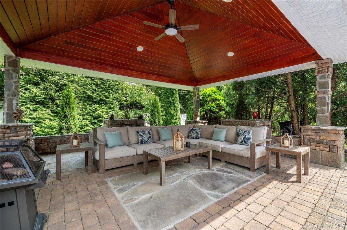 Dix Hills, New York 11746, United States, 5 Bedrooms Bedrooms, ,4 BathroomsBathrooms,Residential,Active,203073