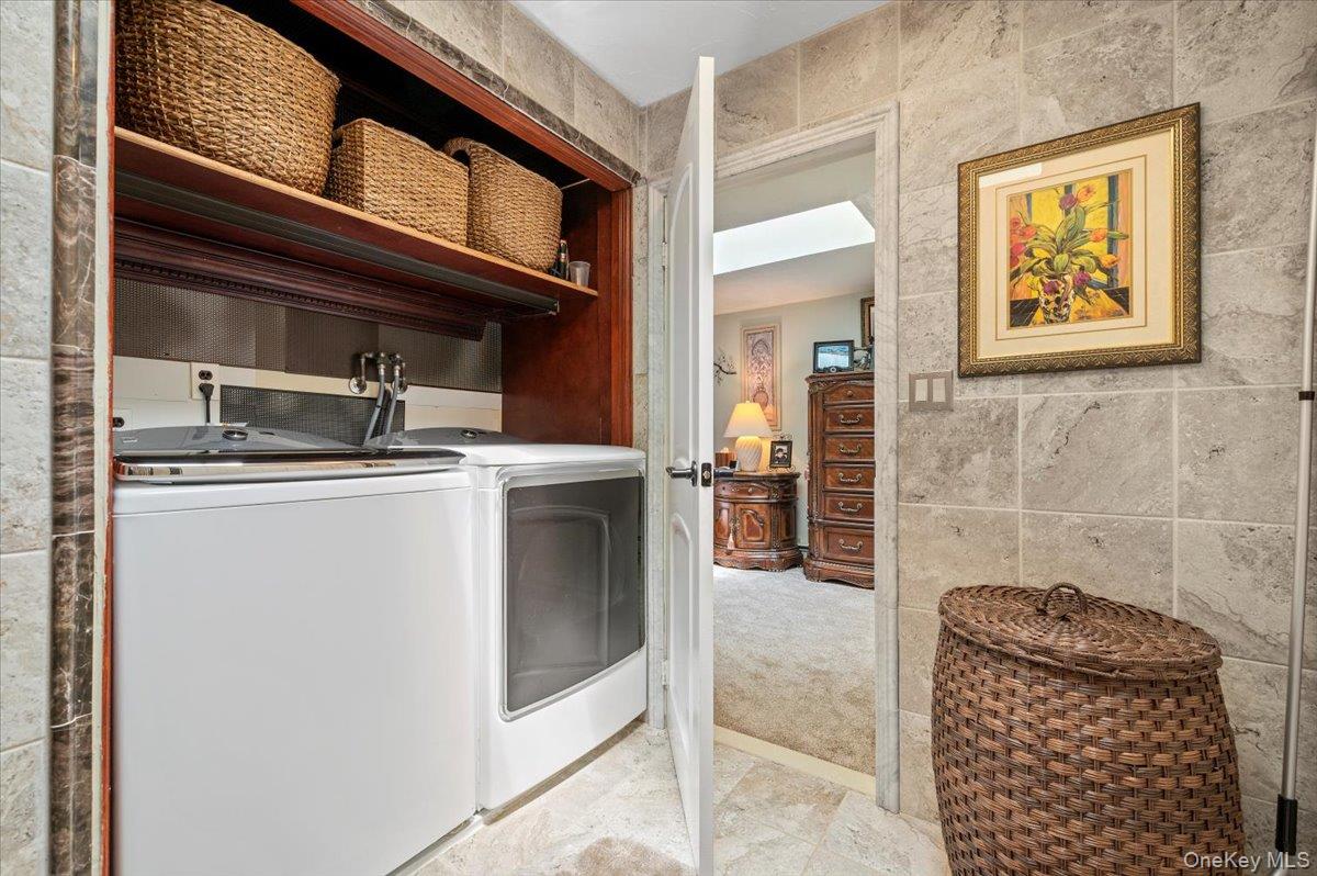 Dix Hills, New York 11746, United States, 5 Bedrooms Bedrooms, ,4 BathroomsBathrooms,Residential,Active,203073