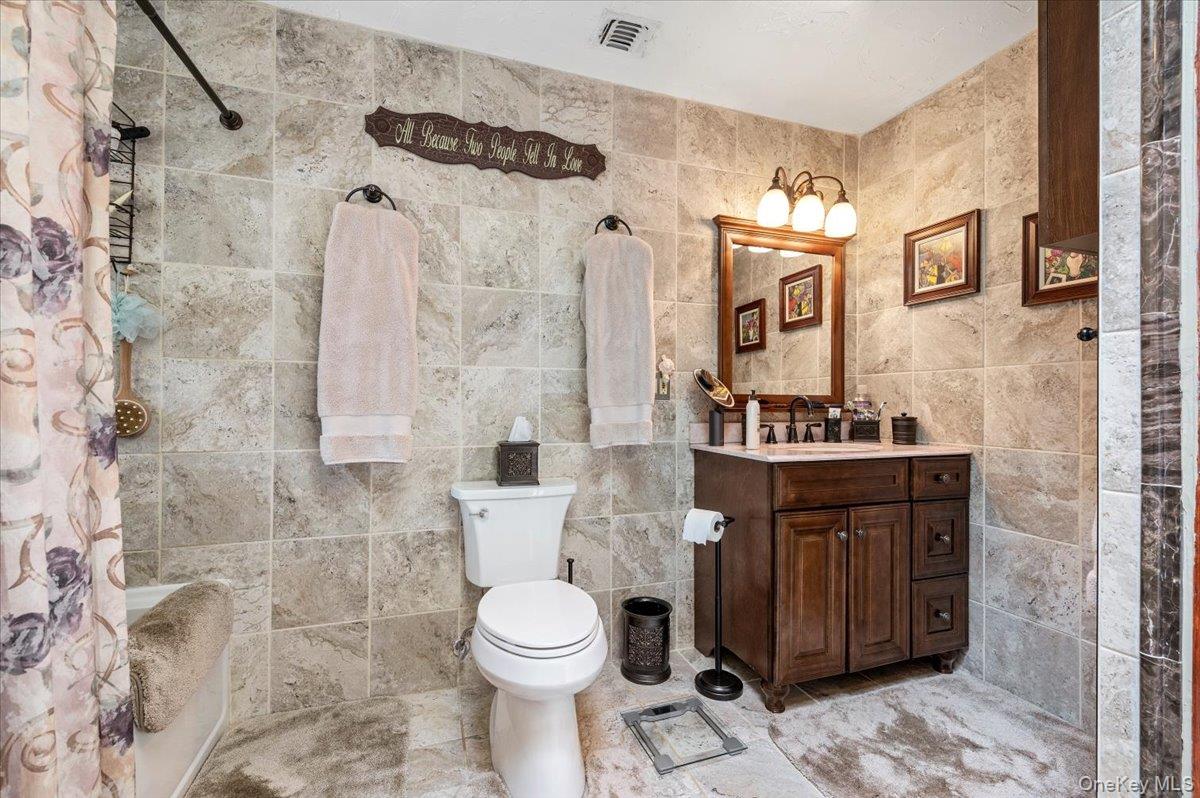 Dix Hills, New York 11746, United States, 5 Bedrooms Bedrooms, ,4 BathroomsBathrooms,Residential,Active,203073