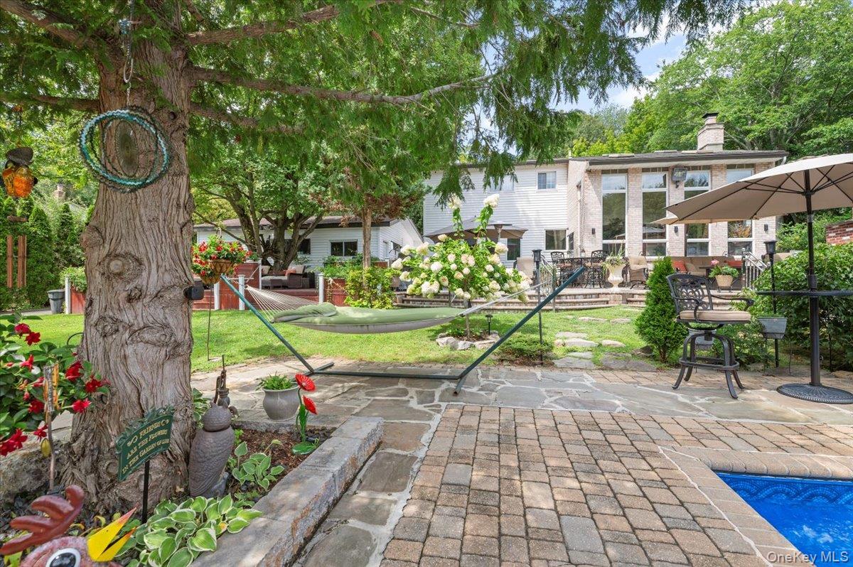 Dix Hills, New York 11746, United States, 5 Bedrooms Bedrooms, ,4 BathroomsBathrooms,Residential,Active,203073