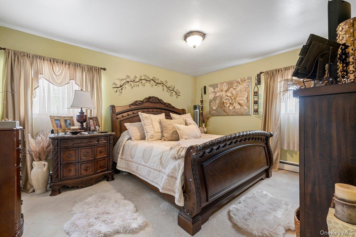 Dix Hills, New York 11746, United States, 5 Bedrooms Bedrooms, ,4 BathroomsBathrooms,Residential,Active,203073