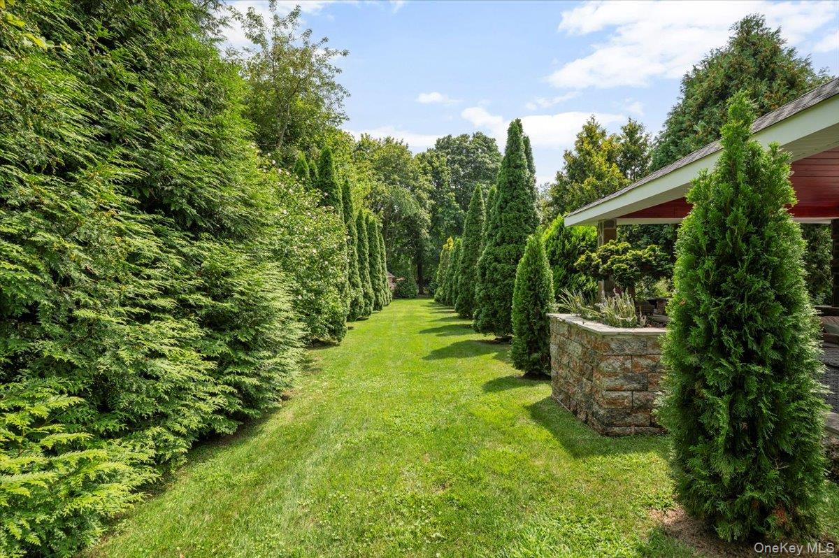 Dix Hills, New York 11746, United States, 5 Bedrooms Bedrooms, ,4 BathroomsBathrooms,Residential,Active,203073