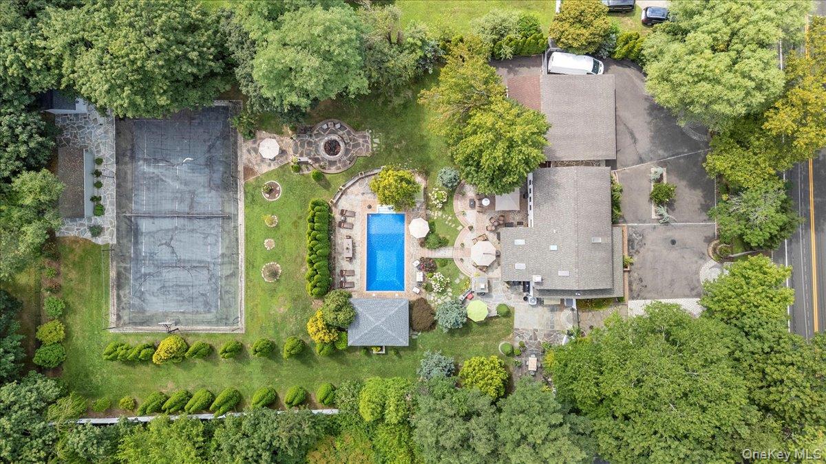 Dix Hills, New York 11746, United States, 5 Bedrooms Bedrooms, ,4 BathroomsBathrooms,Residential,Active,203073