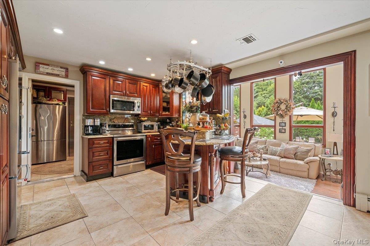 Dix Hills, New York 11746, United States, 5 Bedrooms Bedrooms, ,4 BathroomsBathrooms,Residential,Active,203073