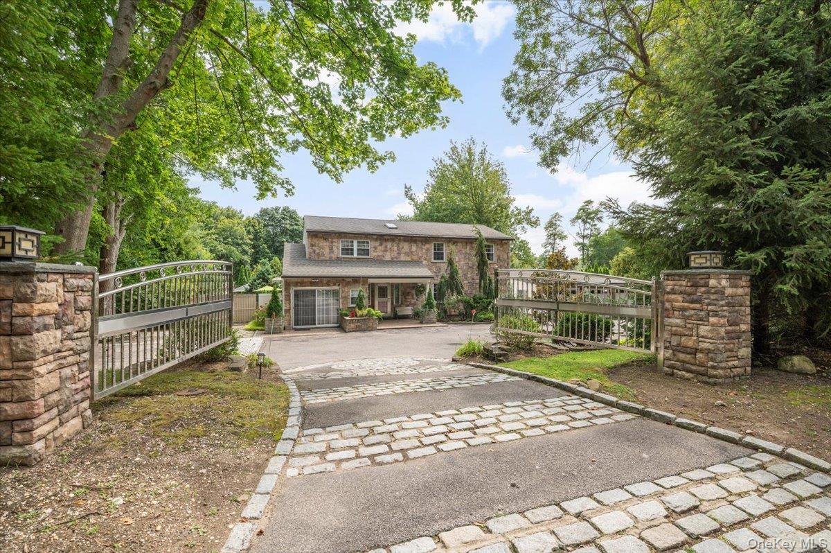 Dix Hills, New York 11746, United States, 5 Bedrooms Bedrooms, ,4 BathroomsBathrooms,Residential,Active,203073