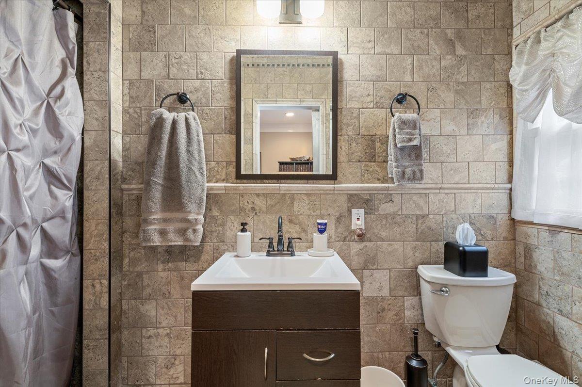 Dix Hills, New York 11746, United States, 5 Bedrooms Bedrooms, ,4 BathroomsBathrooms,Residential,Active,203073