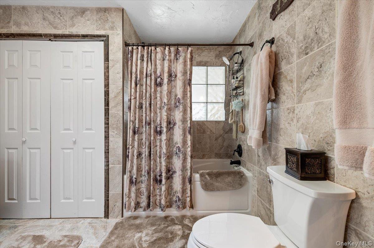 Dix Hills, New York 11746, United States, 5 Bedrooms Bedrooms, ,4 BathroomsBathrooms,Residential,Active,203073