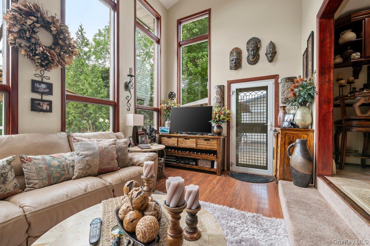 Dix Hills, New York 11746, United States, 5 Bedrooms Bedrooms, ,4 BathroomsBathrooms,Residential,Active,203073