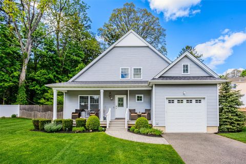 Homes For Sale - 3 Clear Creek Court<br/> Huntington Station, NY 11746