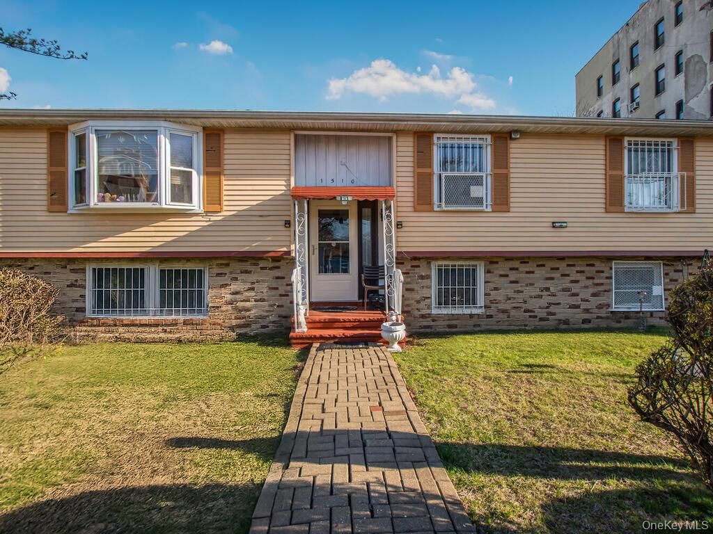 Photo of 1510 Boston Road, Bronx, NY 10460 (MLS # 976942)