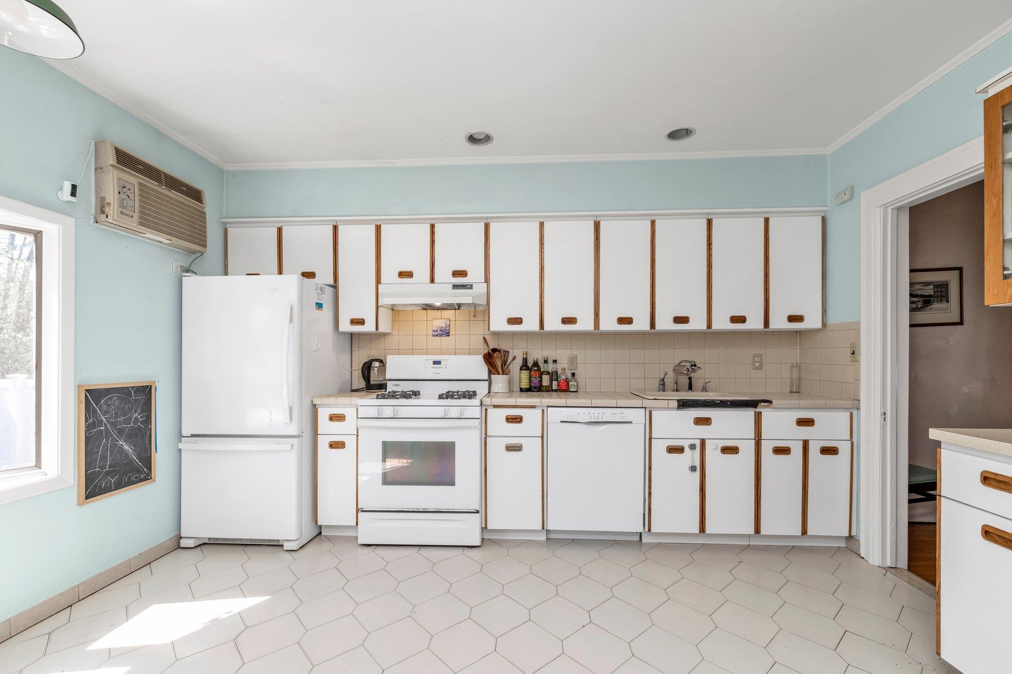 204 Hewlett Avenue, Merrick, New York image 10