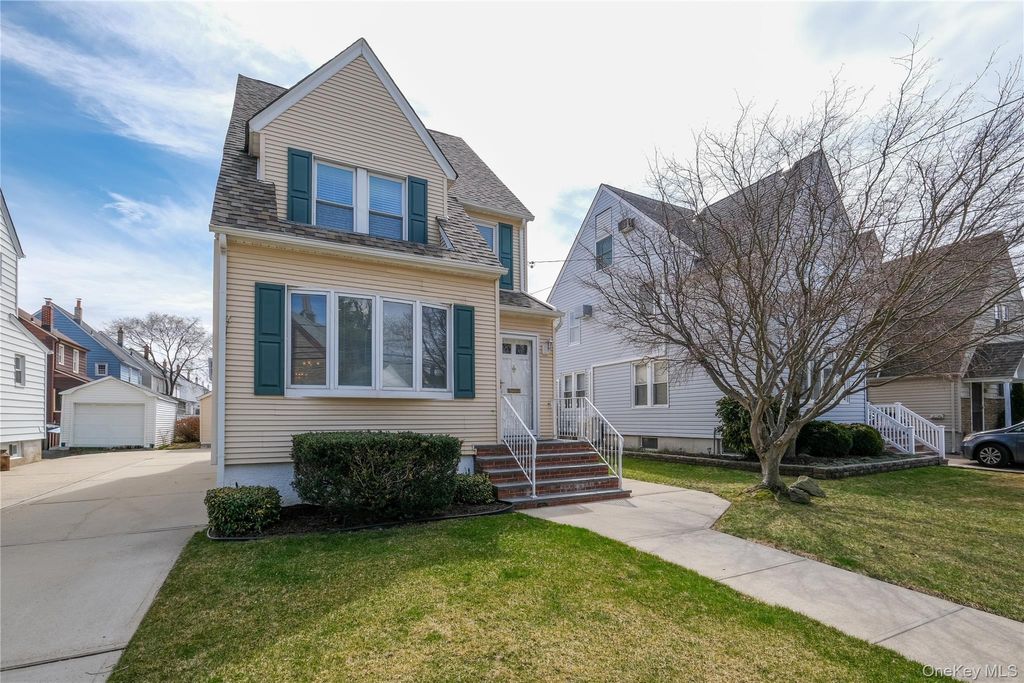 Photo of Valley Stream, NY 11581 (MLS # 974410)