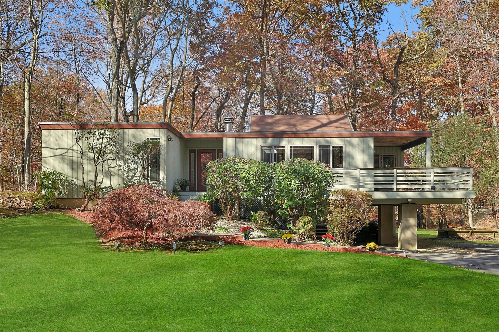 64 Stornowaye Street, Chappaqua, New York image 2