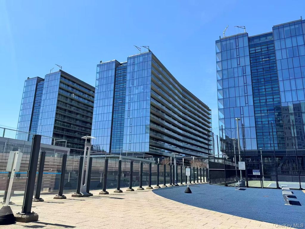 Photo of 131-03 40th Road #16D, Flushing, NY 11354 (MLS # 988014)