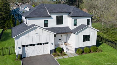 Homes For Sale - 1606 Ellis Place<br/> Mamaroneck, NY 10543