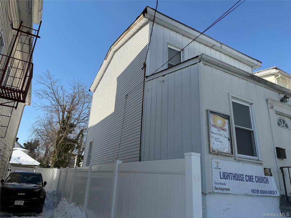 Photo of 452 S 7th Avenue, Mount Vernon, NY 10550 (MLS # 961225)