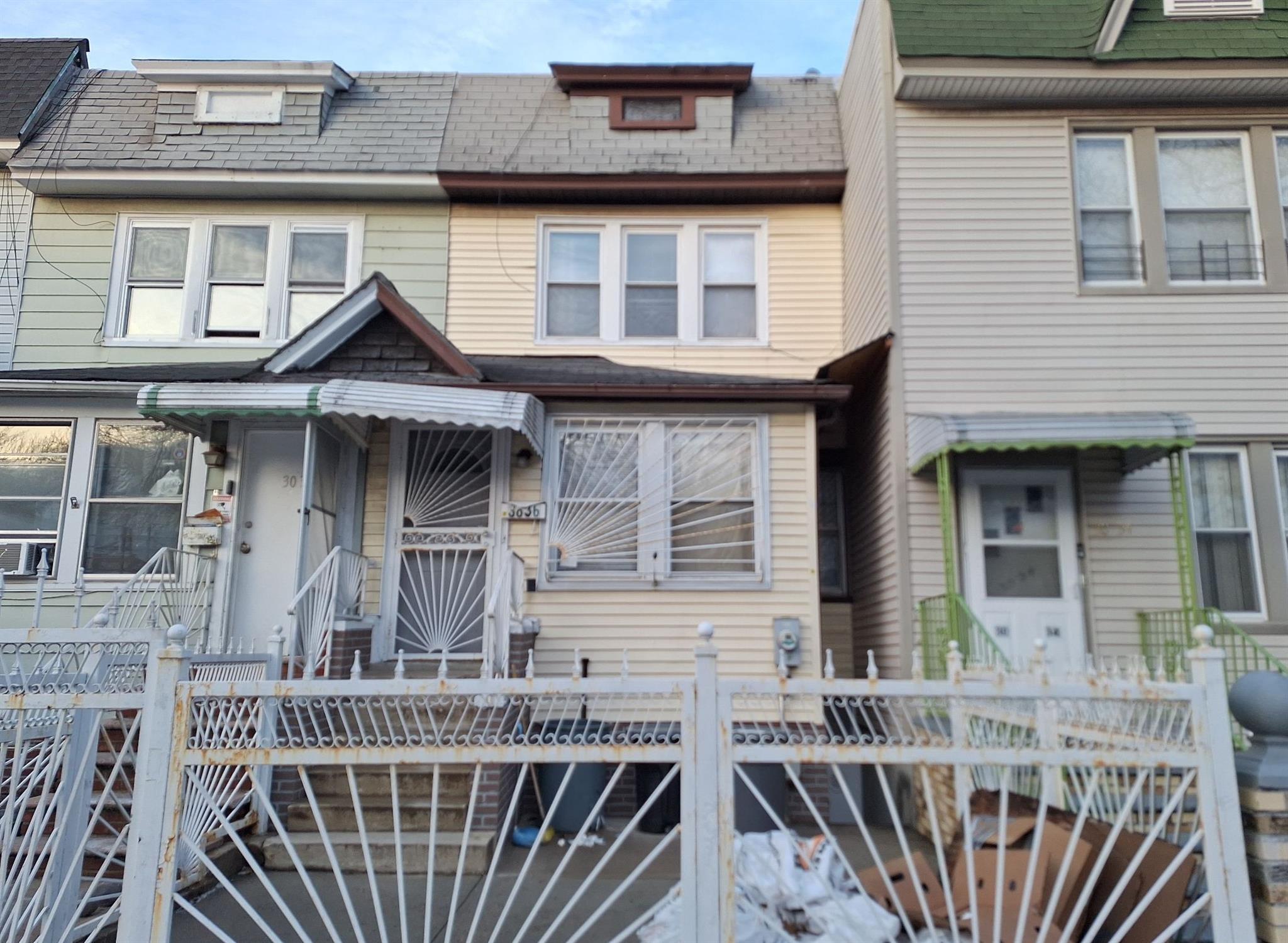 Property for Sale at 91st Street, East Elmhurst, Queens, NY - Bedrooms: 3 
Bathrooms: 2 
Rooms: 6  - $800,000