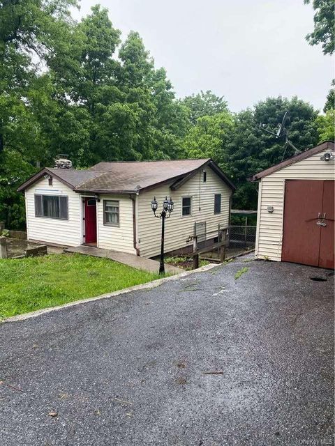 Homes For Sale - 32 Cedar Trail<br/> Monroe, NY 10950