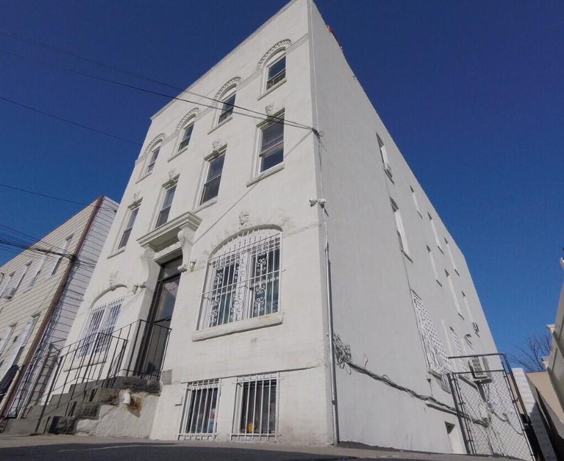 38th Street, Long Island City, Queens, NY - 13 Bedrooms  
8 Bathrooms  
26 Rooms - 