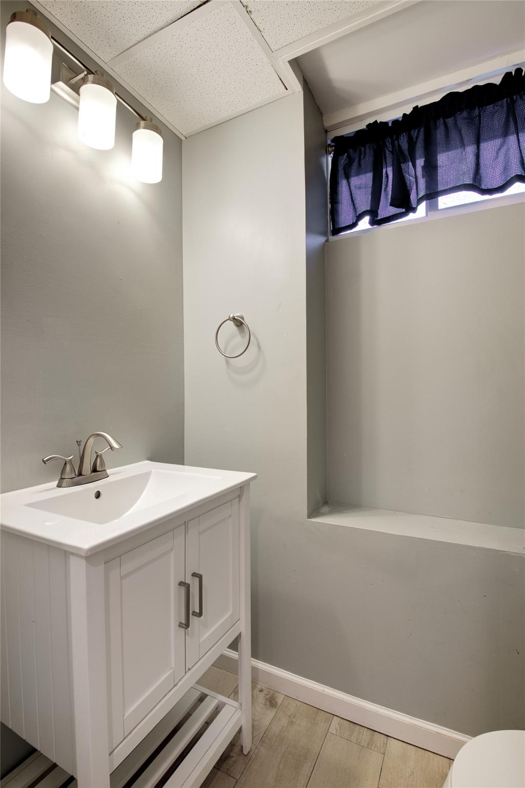 22 Hudson Road, Garden City, New York image 19