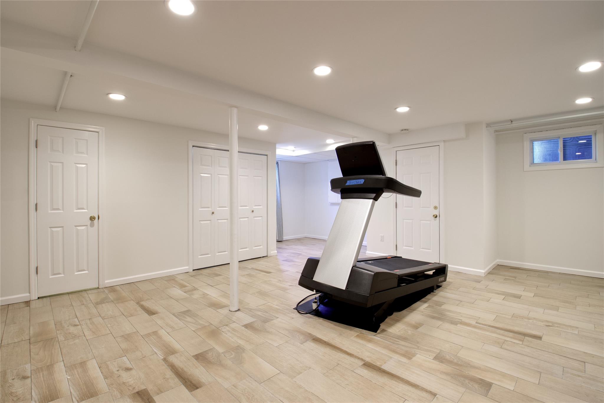 22 Hudson Road, Garden City, New York image 21