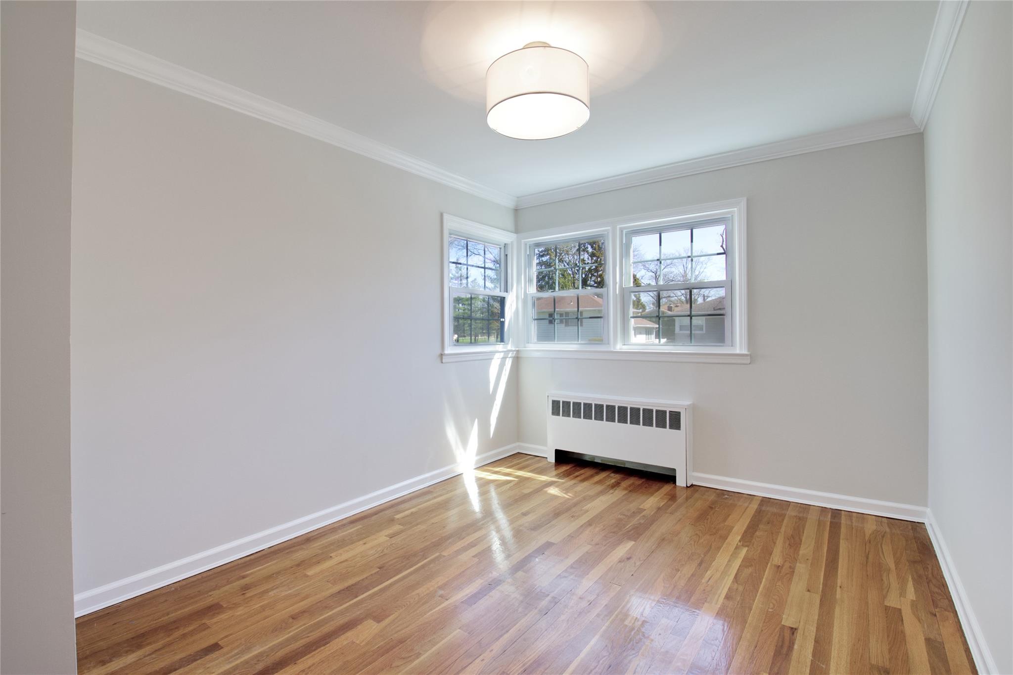 22 Hudson Road, Garden City, New York image 13