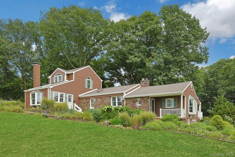 Homes For Sale - 24 Westerly Lane<br/> Thornwood, NY 10594