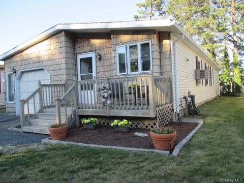 Condo For Sale - 130 Village Circle<br/> Manorville, NY 11949