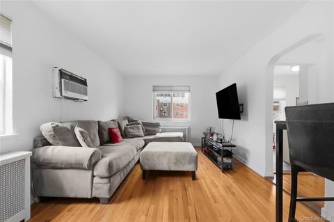 263-28 73rd Avenue Unit 1st Fl, Glen Oaks, NY 11004 - MLS#: 970746