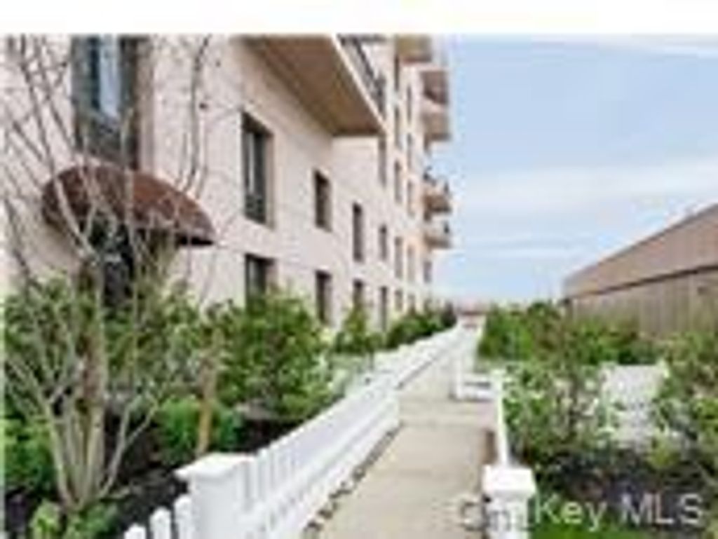Photo of 100 W Broadway #1D, Long Beach, NY 11561 (MLS # 965750)