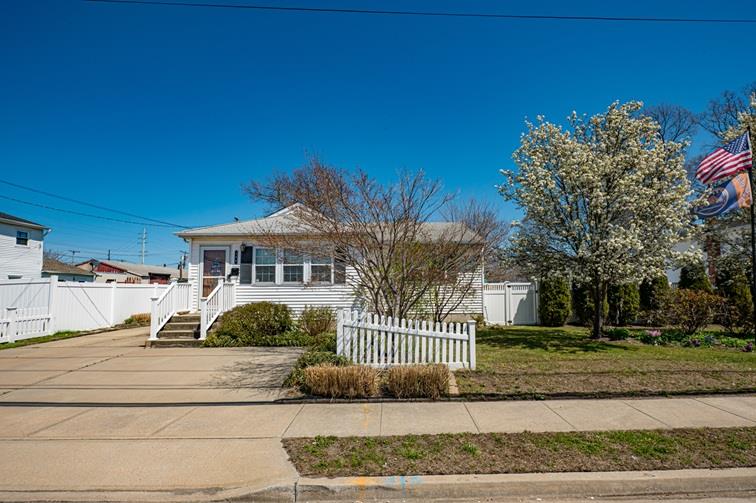 136 S Strong Avenue, Lindenhurst, New York image 26