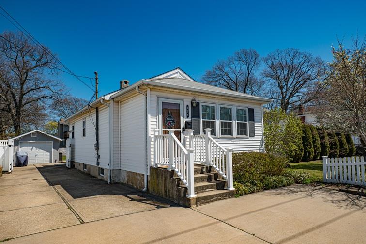 136 S Strong Avenue, Lindenhurst, New York image 27