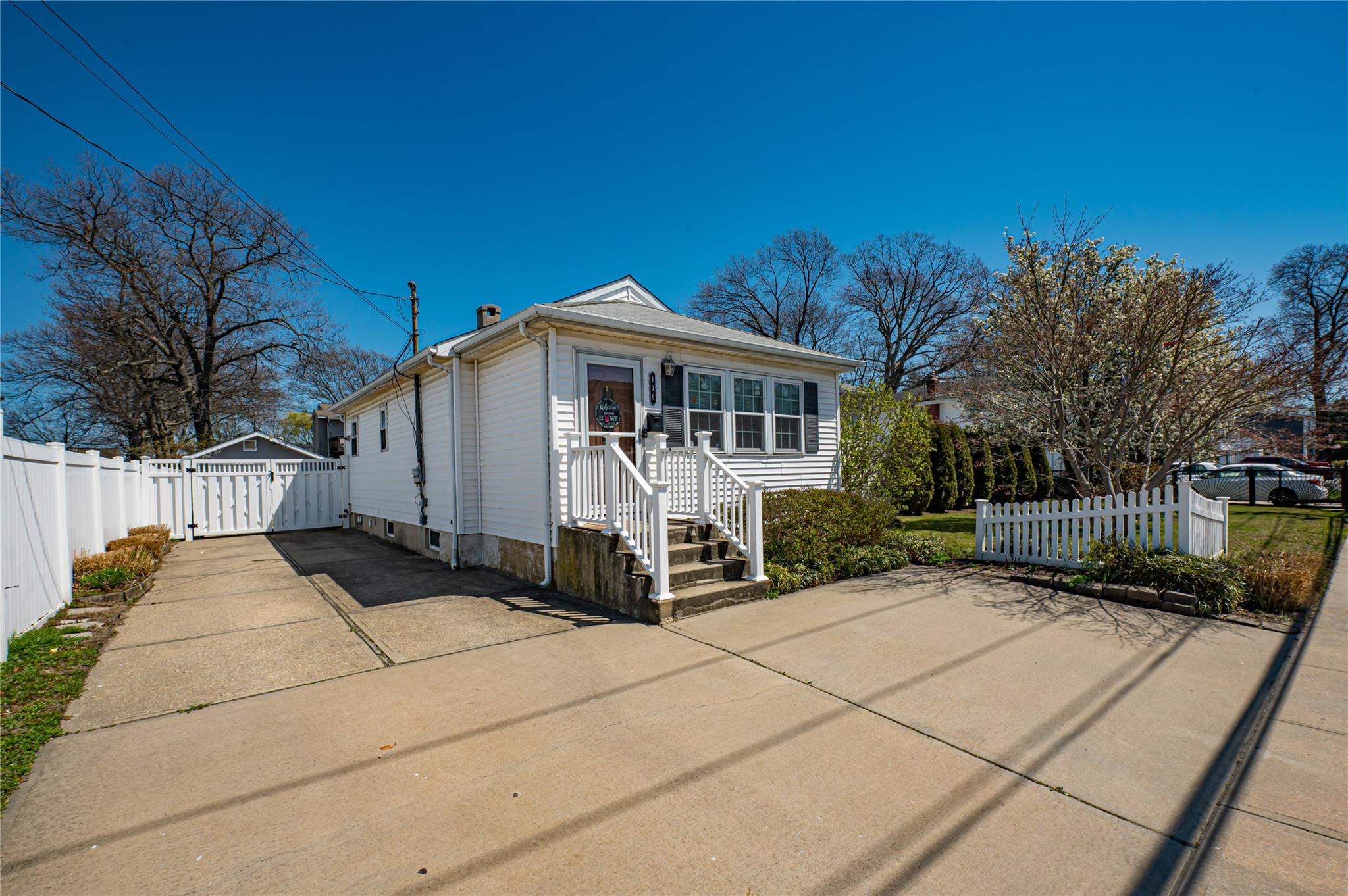 136 S Strong Avenue, Lindenhurst, New York image 2