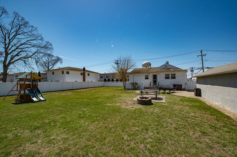 136 S Strong Avenue, Lindenhurst, New York image 23