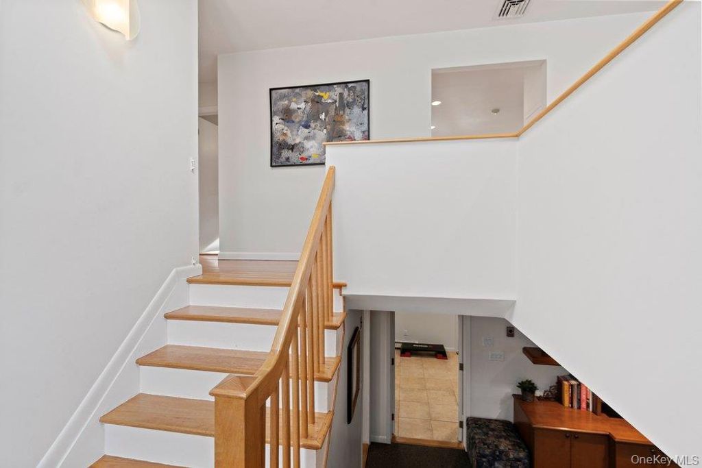 Photo of 31 Prescott Place, Old Bethpage, NY 11804 (MLS # 964893)